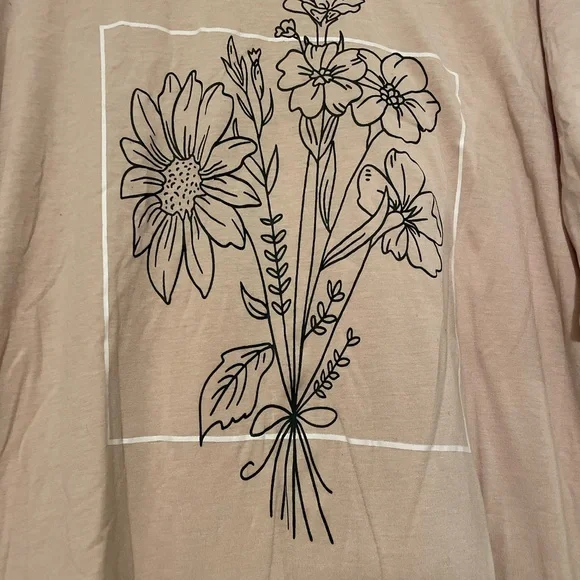 SHEIN Tan Floral Graphic T-Shirt. Flowy, Oversized, and Loose Fit. Soft material - Picture 2 of 4